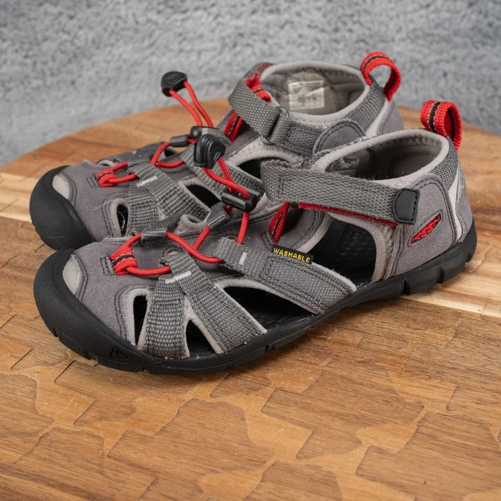 Keen Big Kids Size 1 Seacamp II CNX Sandals Gray Red Black